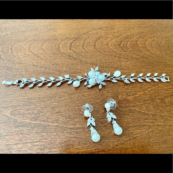 Bridal/Evening Formal Jewelry Bracelet/Earrings Set - Picture 3 of 9